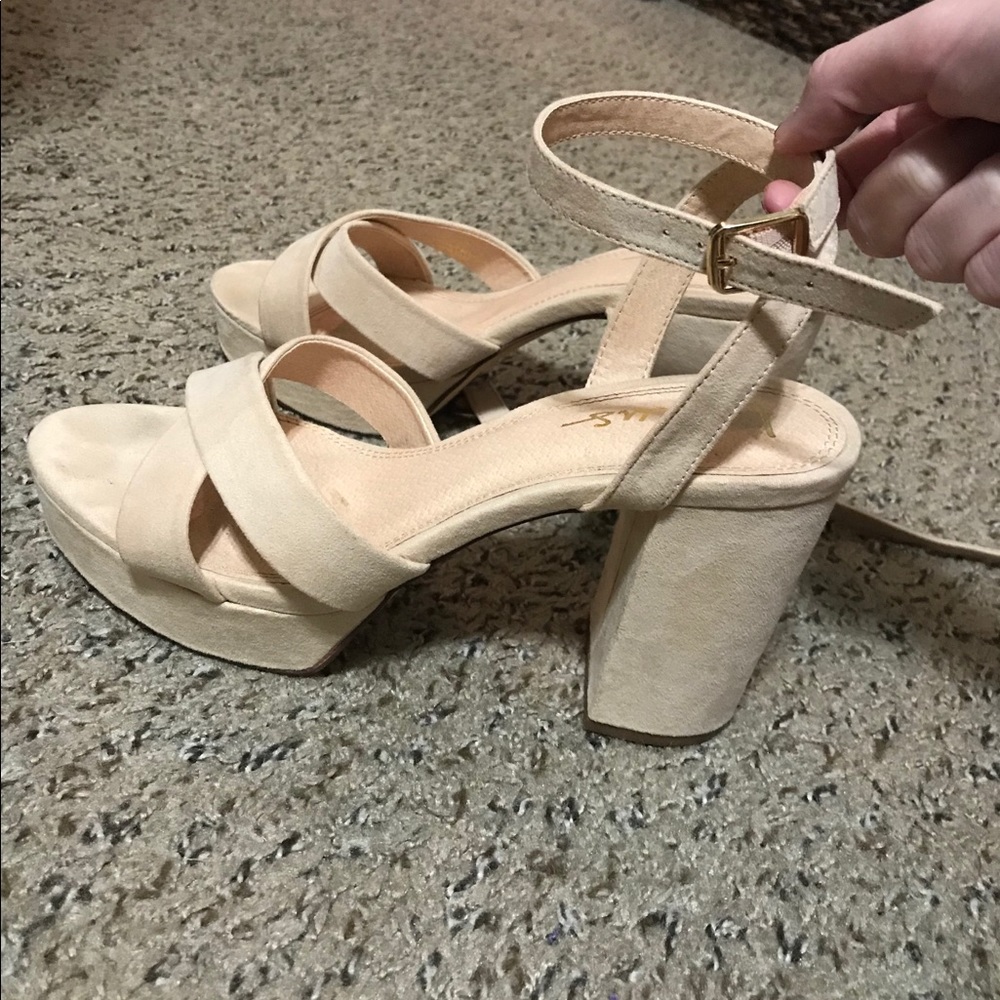 Beige heels size 8 1/2